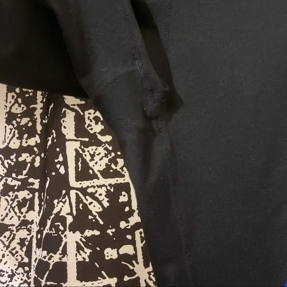 Fabletics Athletic Workout Back Pockets Capri Leggings - Picture 6 of 11